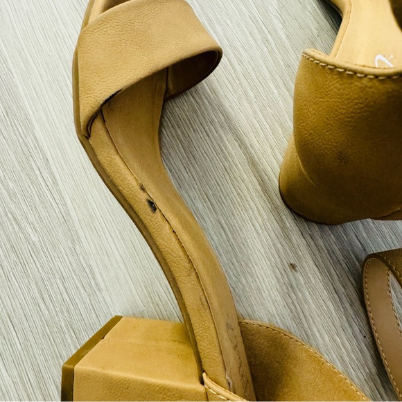 Y Not Nude Block Heel Sandal ankle strap - Picture 4 of 6